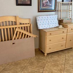 Crib & changing Table In Excellent Condition 