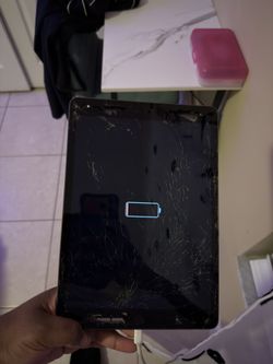 iPad 9th Generation + Apple Pencil (For Parts/Repair)