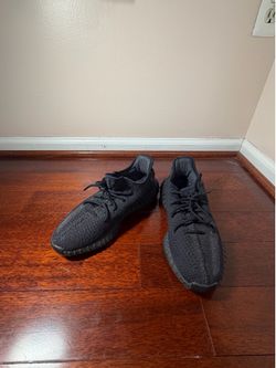 Yeezy Boost 350 V2 “Onyx” Size 10