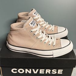 $45 Women’s Converse Hi Top Brand New Size 7