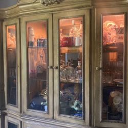 Dining Room Set❗️❗️needs To Be Gone Asap!