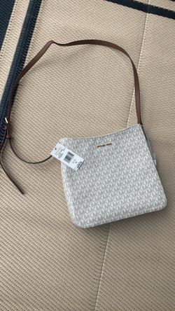 Michael Kors Jet Set Travel Vanilla Bag