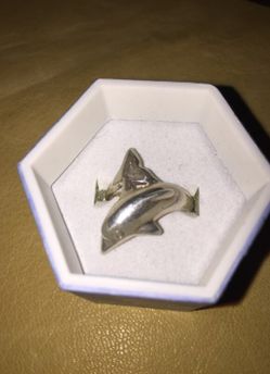 Sterling silver dolphin ring size 7