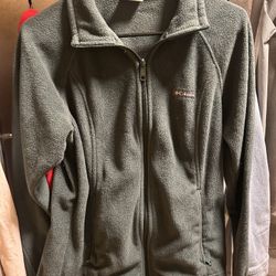 Dark Green Women’s Columbia Fleece Sweater