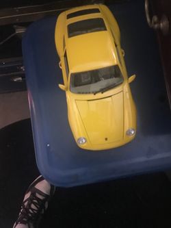 PORSCHE YELLOW 911 CARRERA 1/18 diecast model-BURAGO MADE IN ITALY