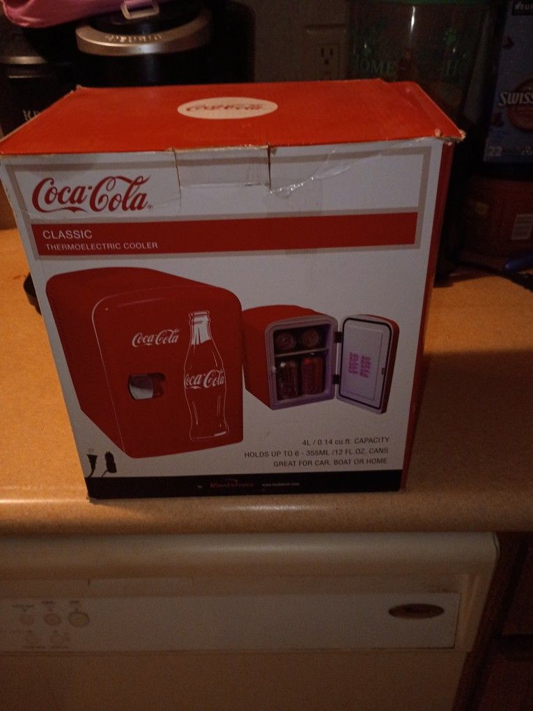 Mini Coca-Cola Fridge