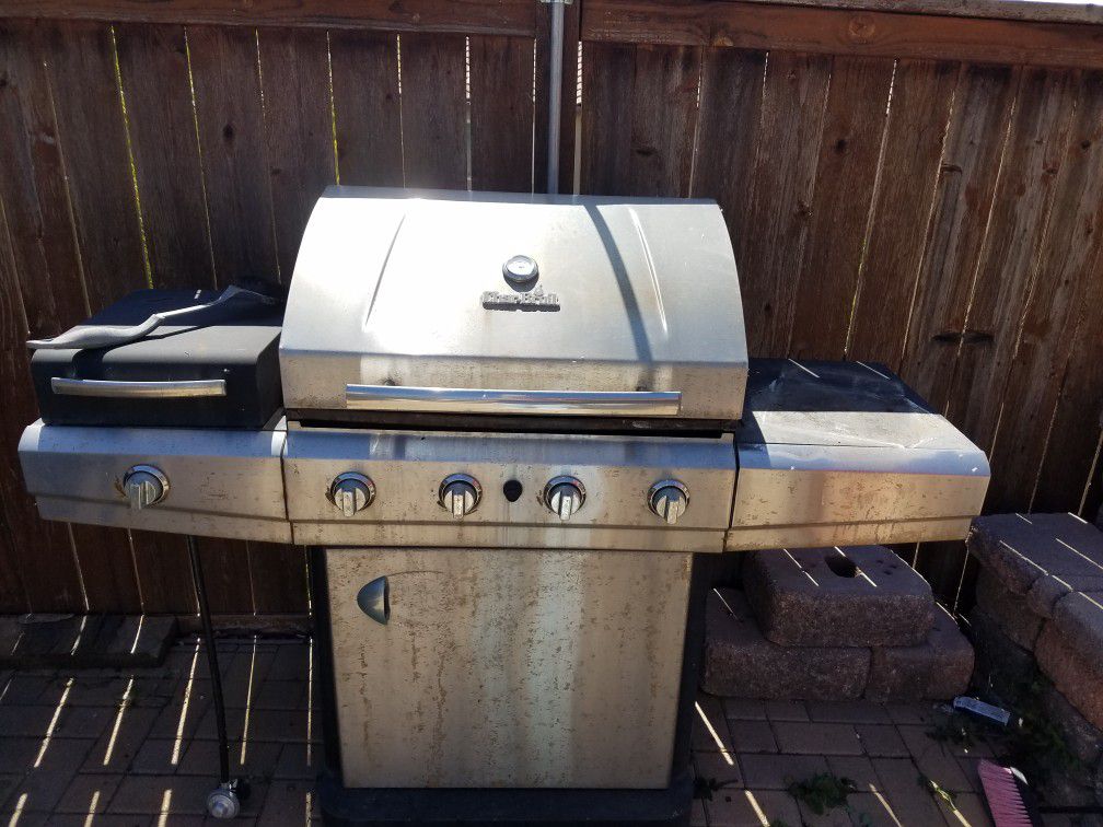 CharBroil BBQ grill with extra side Burner