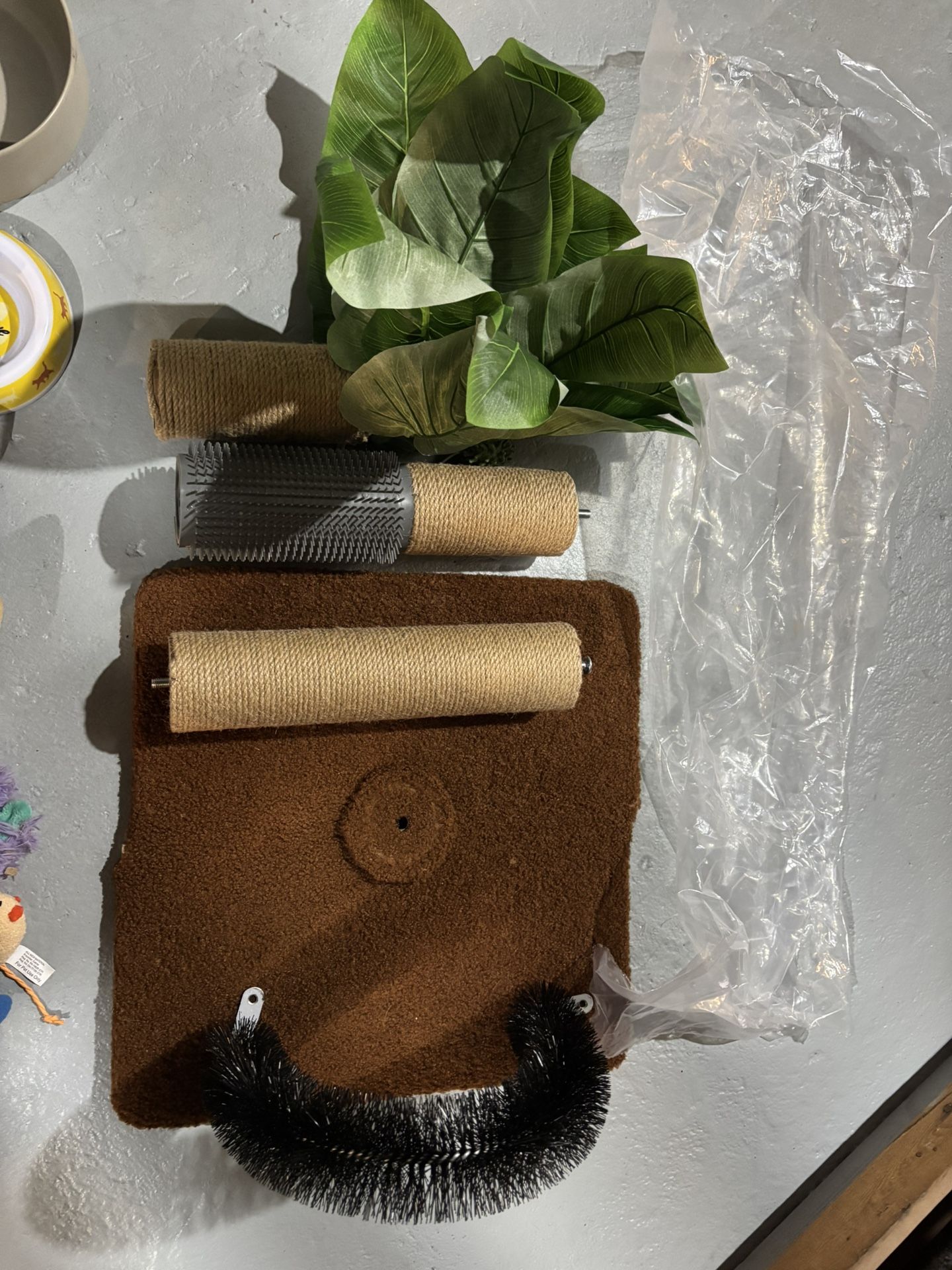 Cat Scratcher Tree 29.5inch ht. & Brand New $20 Also Cat Toys/Bowls additional $15 $35 for all