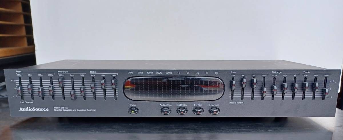 AudioSource Model EQ 100 Graphic Equalizer and Spectrum Analyzer