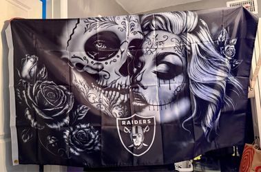 Raiders skull flag