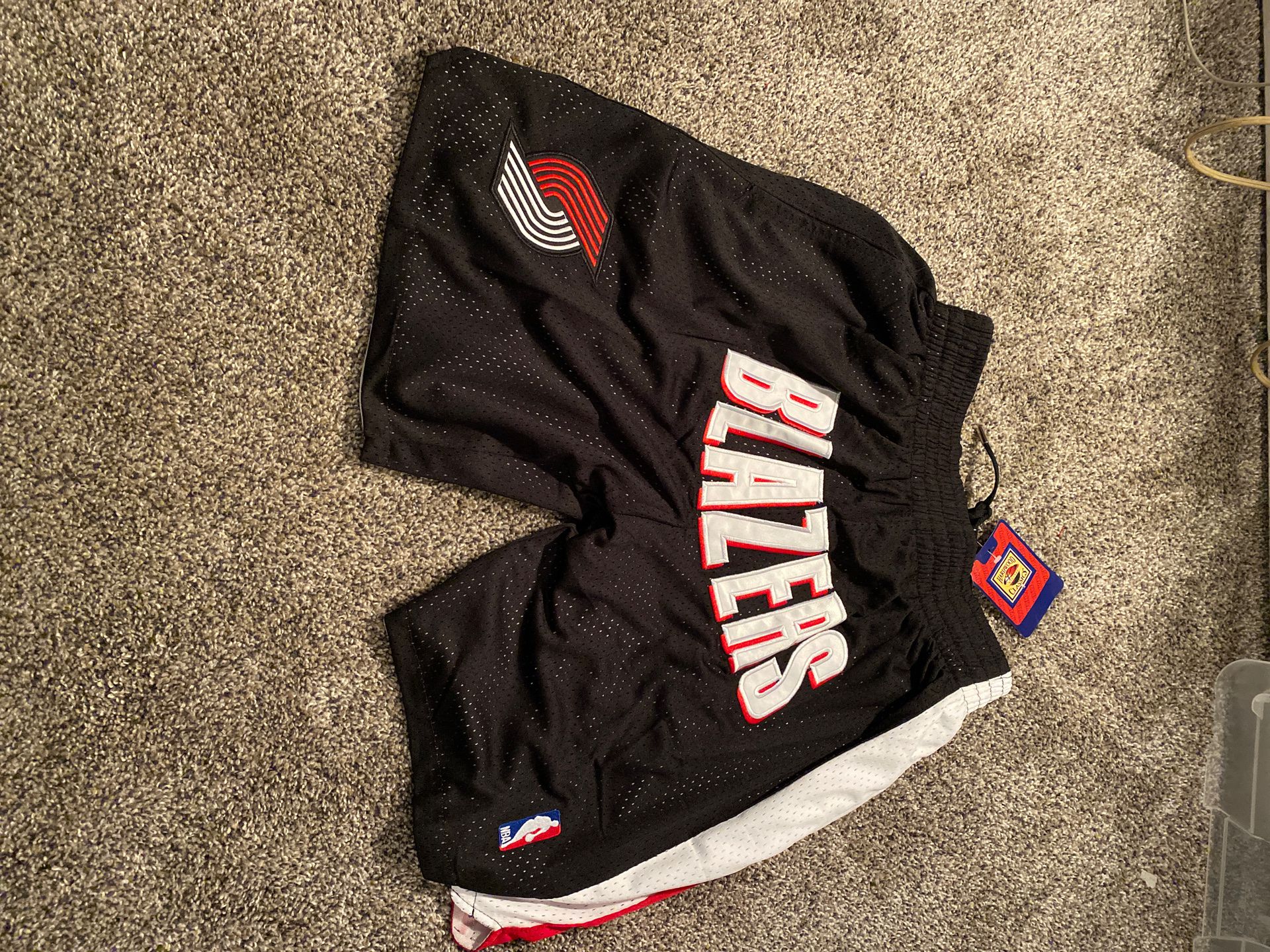 black Portland trailblazers shorts (Damian Lillard)
