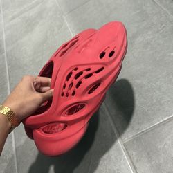 RED FOAMRUNNERS