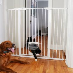 Indoor baby gate with pet door