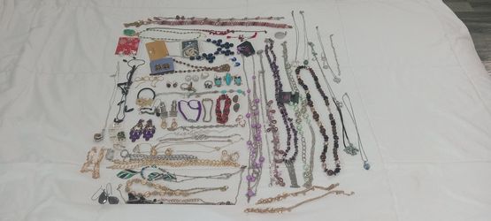 Custome Jewelry/ Joyeria De Fantasia $50