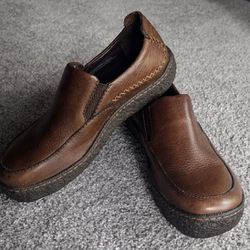 Born Brown Leather slip ons Size 7 / 38 Good condition 20$