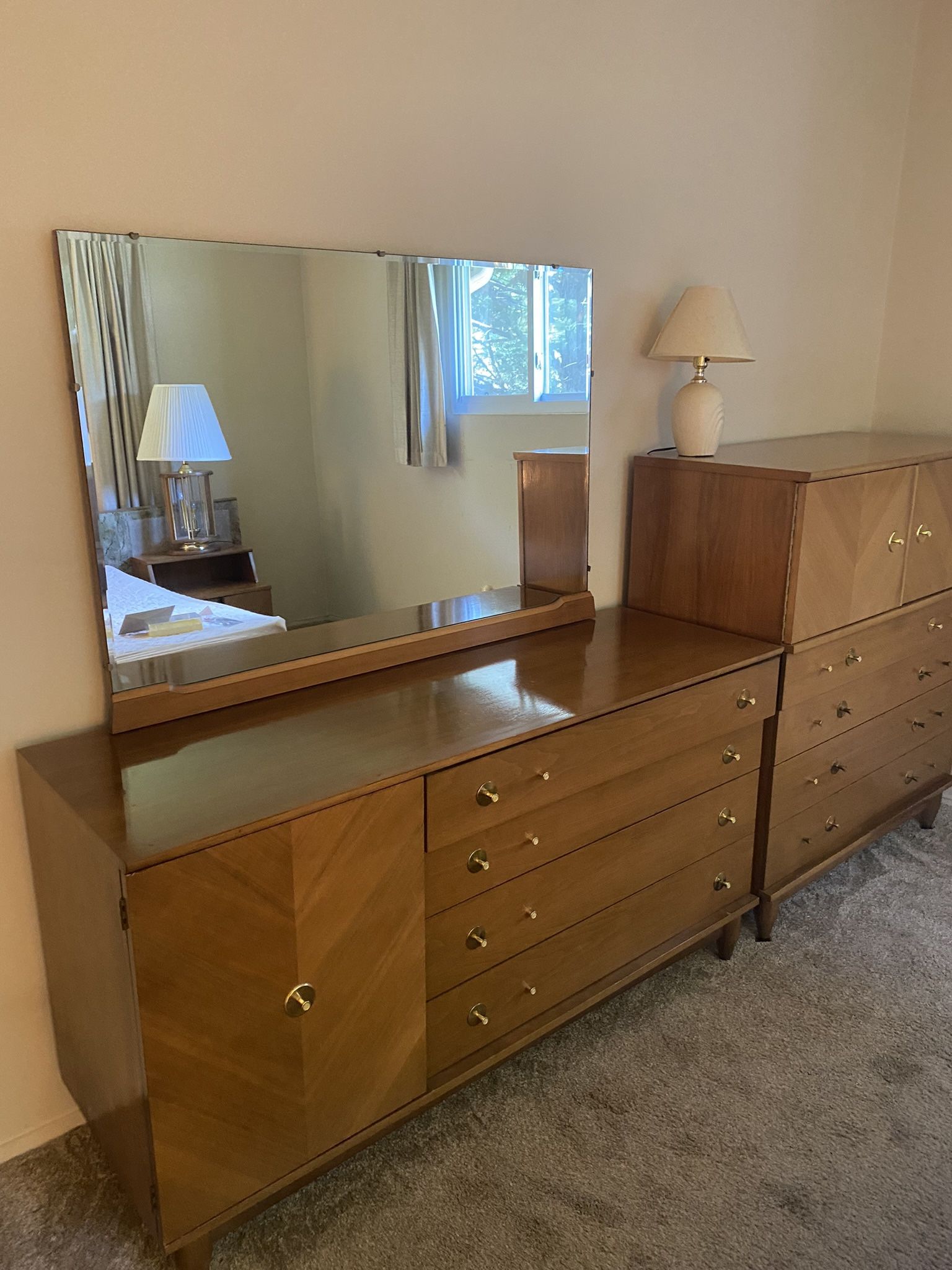Harmony House Mid-Century Modern Bedroom Set