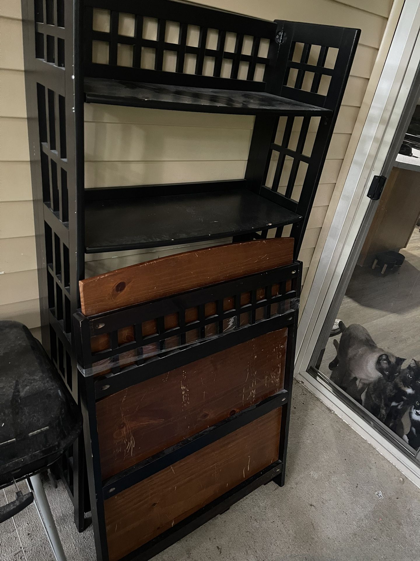 2 Shelves