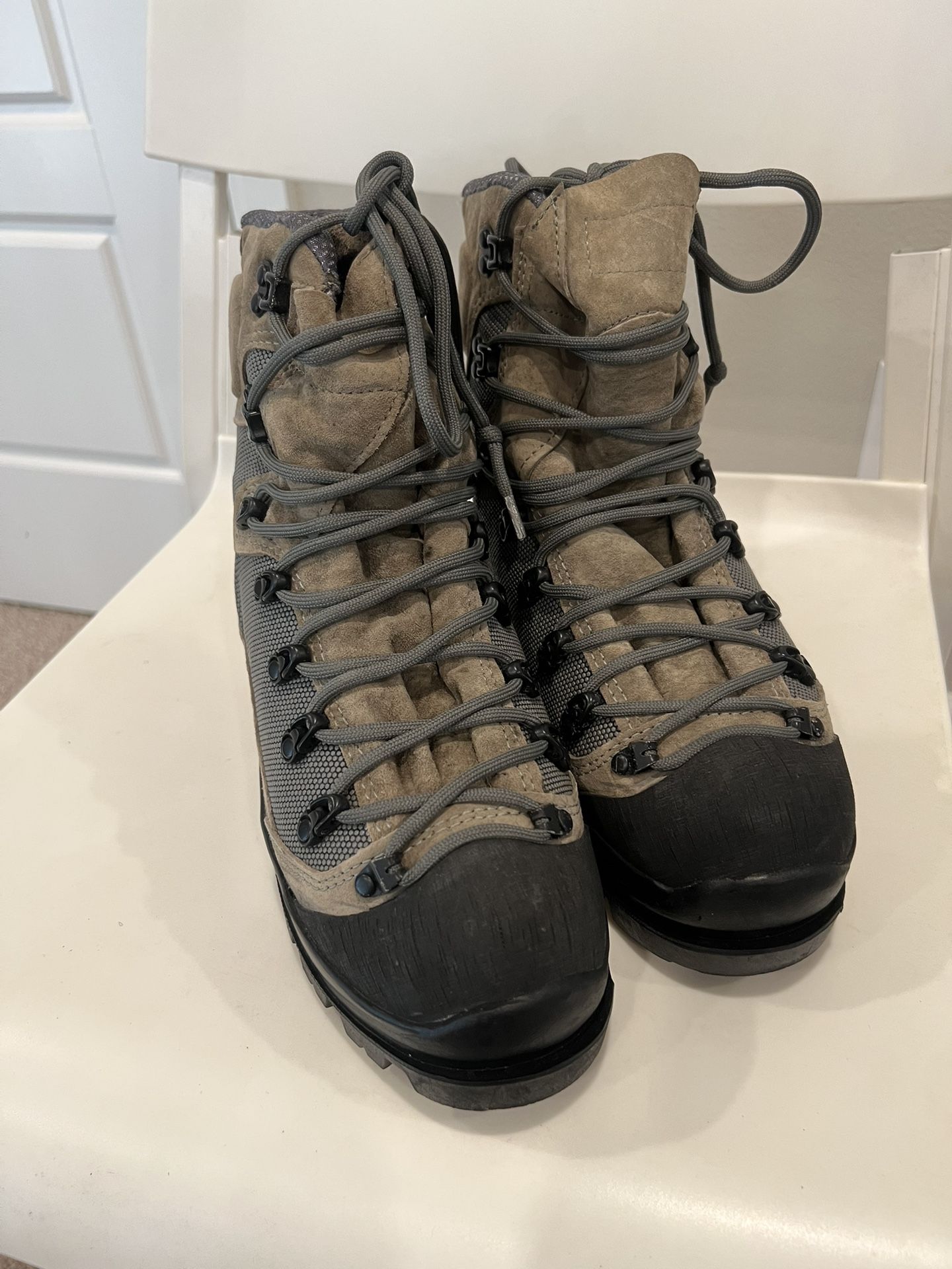 BATES E03600 Tora Bora Alpine Military Mountaineering Boots SIZE 6R Retail $565