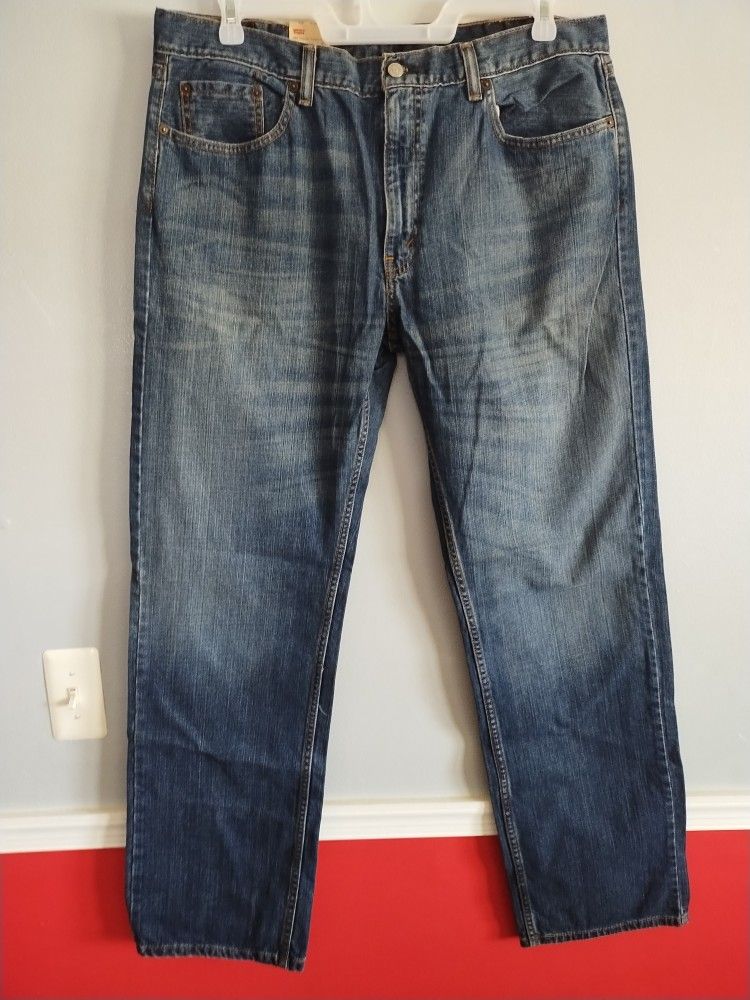 LEVI'S 559 RELAX STRAIGHT FIT...... CHECK OUT MY PAGE FOR MORE ITEMS