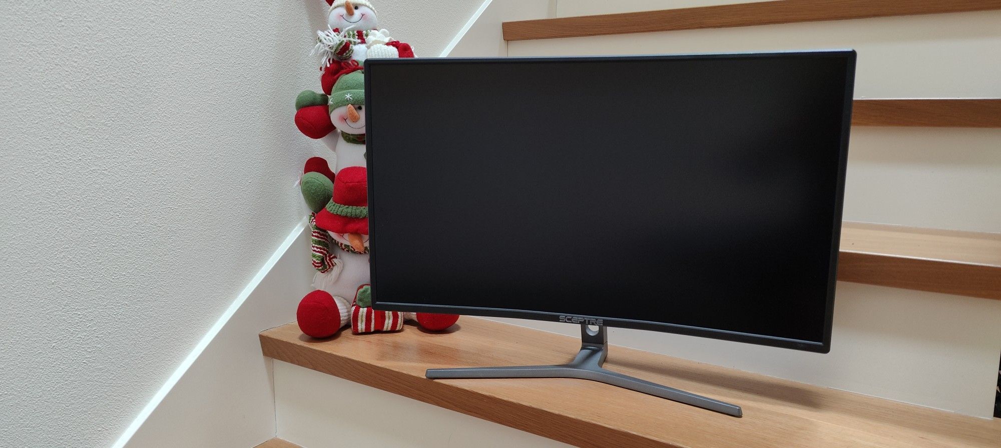 Gently Used Sceptre C275B-144R
27" Curved Screen Gaming Monitor