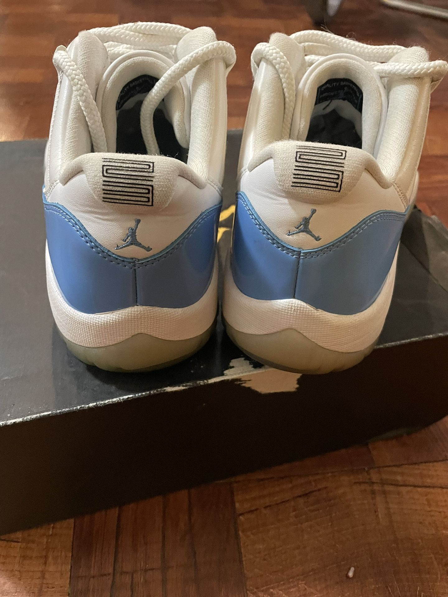 Nike Jordan 11 Low UNC Size 10 Men's shoes
