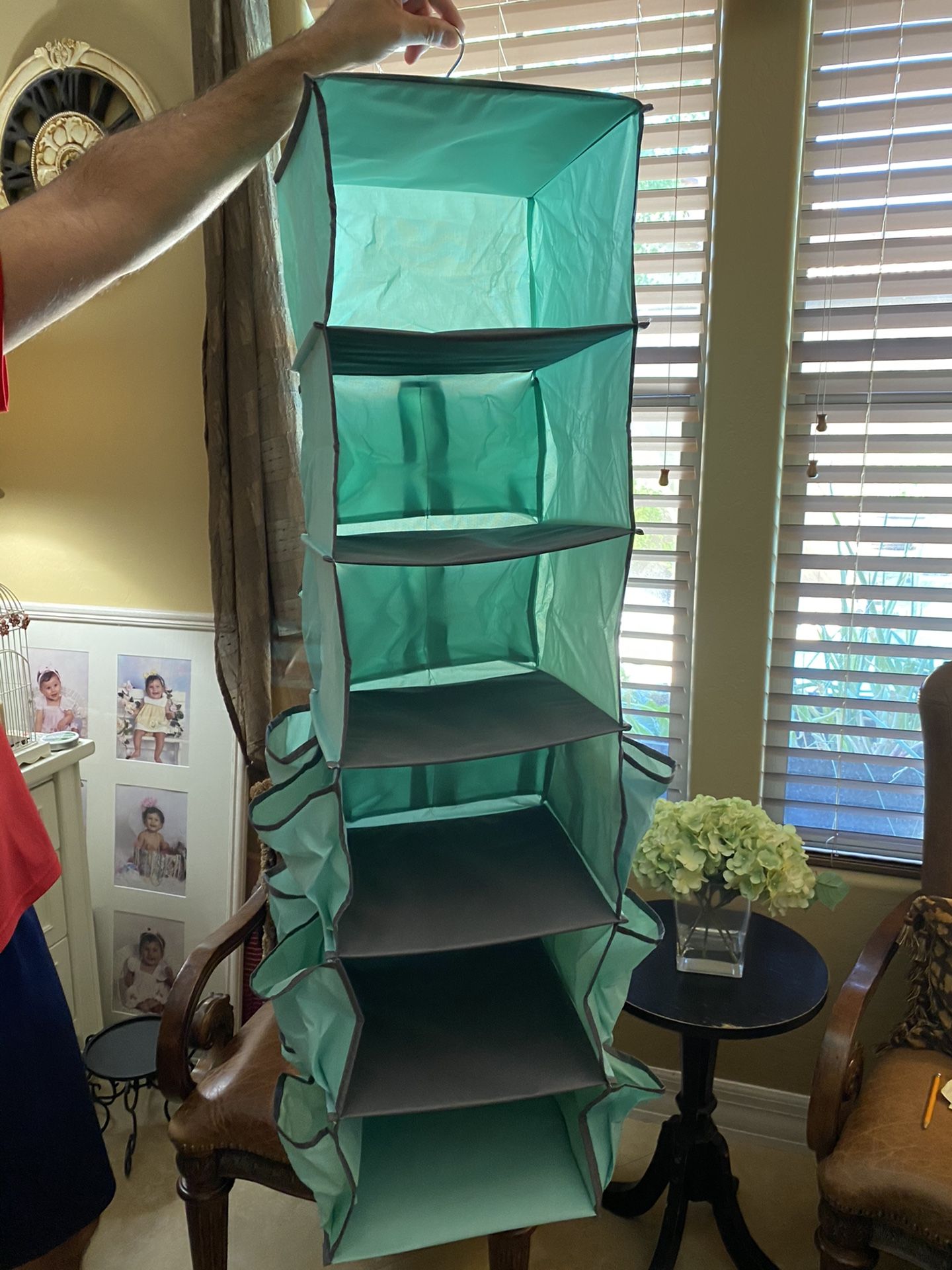 Hanging closet organizer
