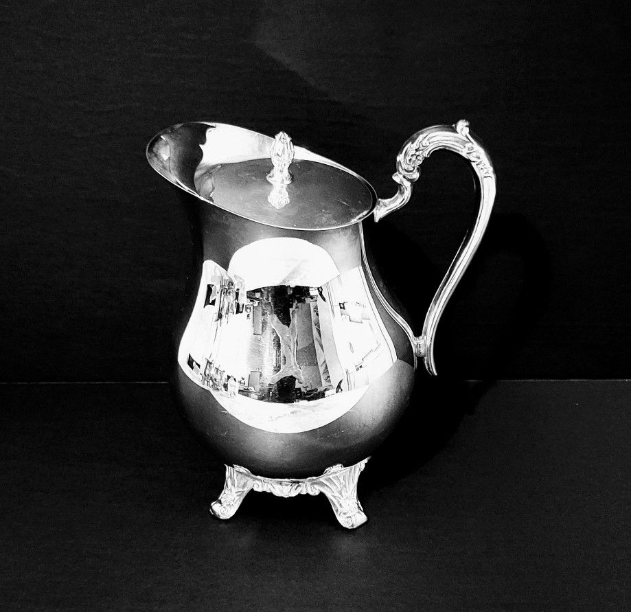 Vintage: F. B. Rogers Silver Co. Beautiful, Silver Plated Water Pitcher With Ice Lip And Lid.