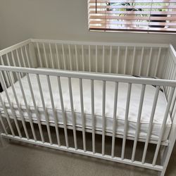 IKEA white crib with mattress in very good condition