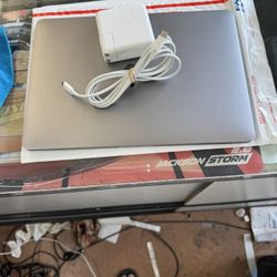 Apple MacBook Pro 13” M1 2021 A2338 8GB 512GB SSD 100% Battery 11 Cycles