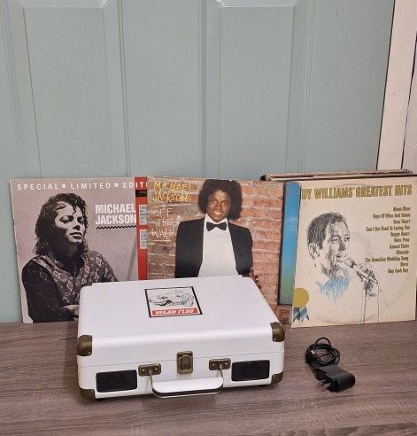 Vinyl Stereo White Record Player Turntable Suitcase with Lot VTG  Vinyls
