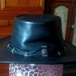 The Silverthorne Hat by Minnetonka Black genuine leather