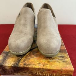 Women's Shoes  (Located in Woonsocket, RI)