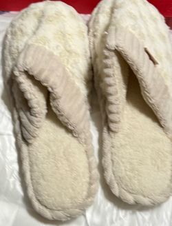 Size 10 fuzzy slippers