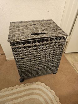 Wicker hamper