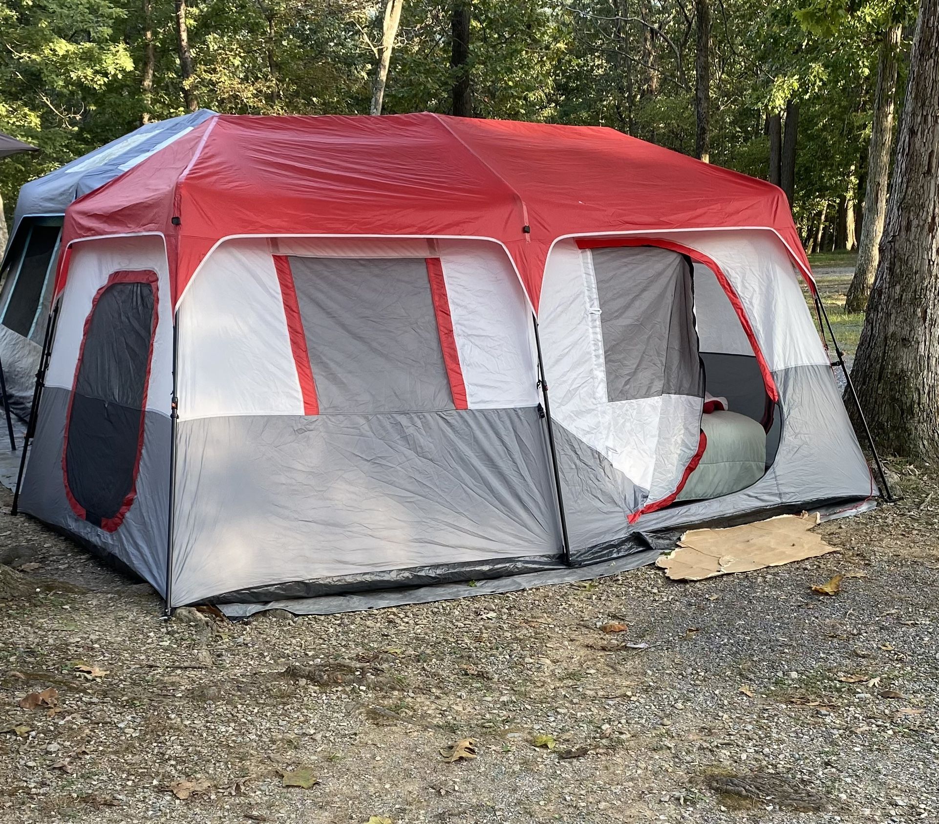 Camping tent