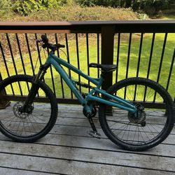 Diamond Back Atroz - Size Small