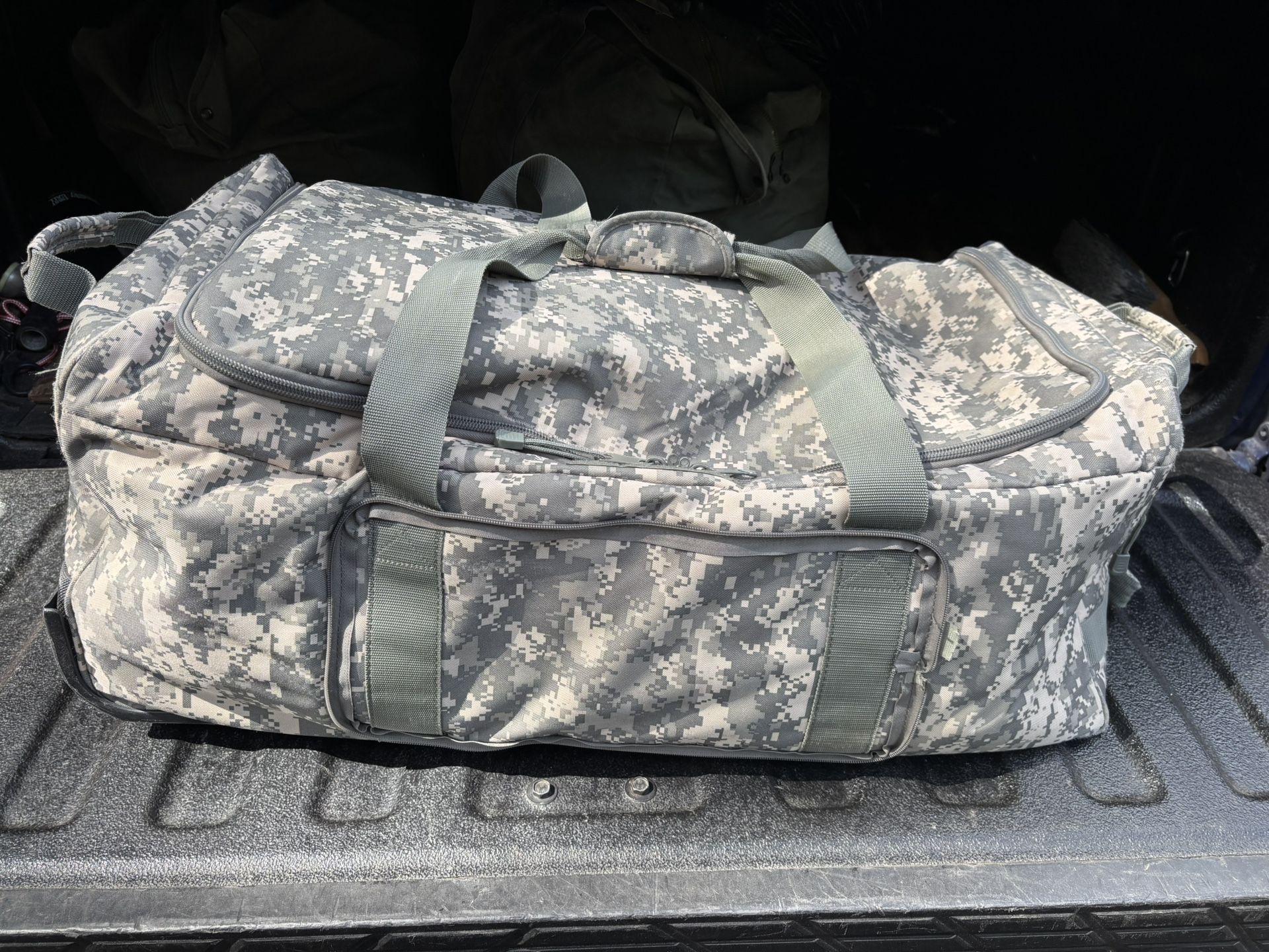 Military Surplus 3-wheel Deployment Bag, Excellent