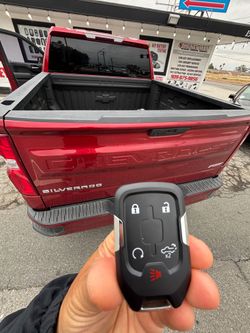 Car Keys N Remotes/ Llaves Con Control
