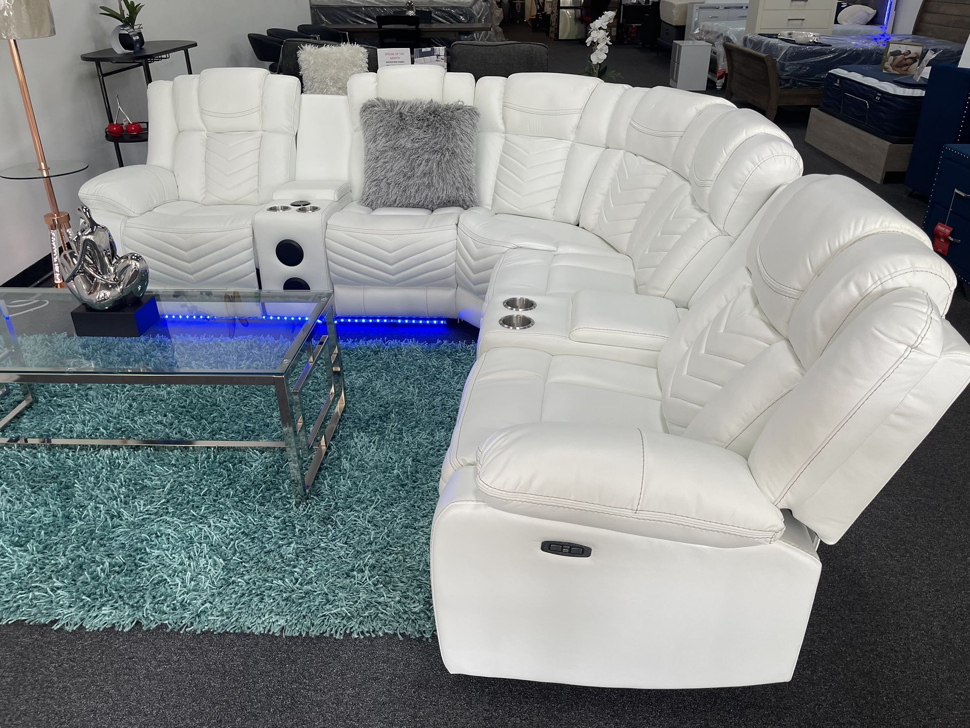 🔥MODERN SECTIONAL FEATURES BLUETOOTH SPEAKER AND POWE MOTION RECLINERS 🔥