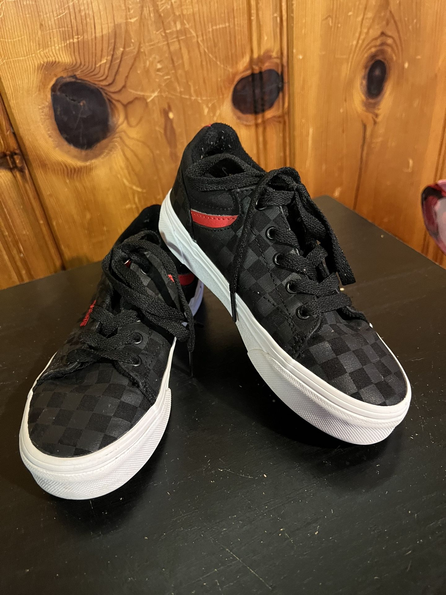 Vans Boys Tennis/ Sneaker Shoes- Boys size 13 Red Black