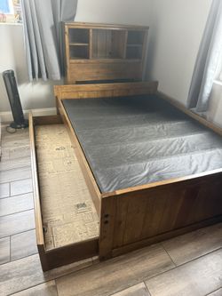Rooms To Go Wood trundle Bed With Book Case Headboard