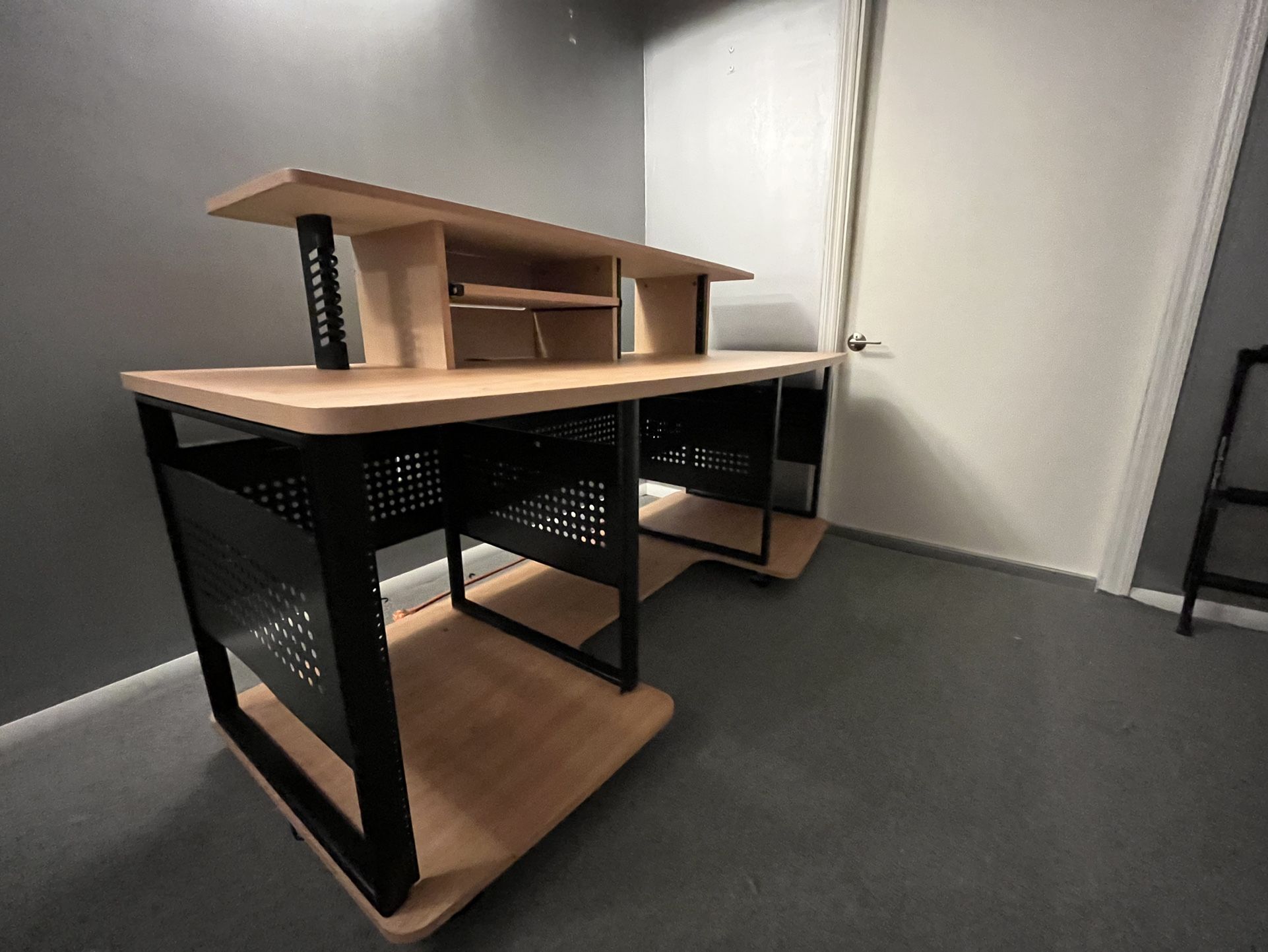 Studio RTA Producer Station - Music Producer Desk
