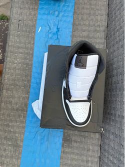 Air Jordan 1s mid elephant print Size 9