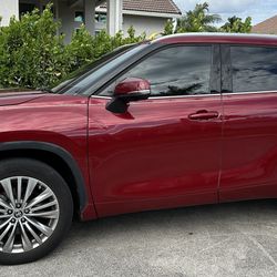 2023 Toyota Highlander platinum hybrid 