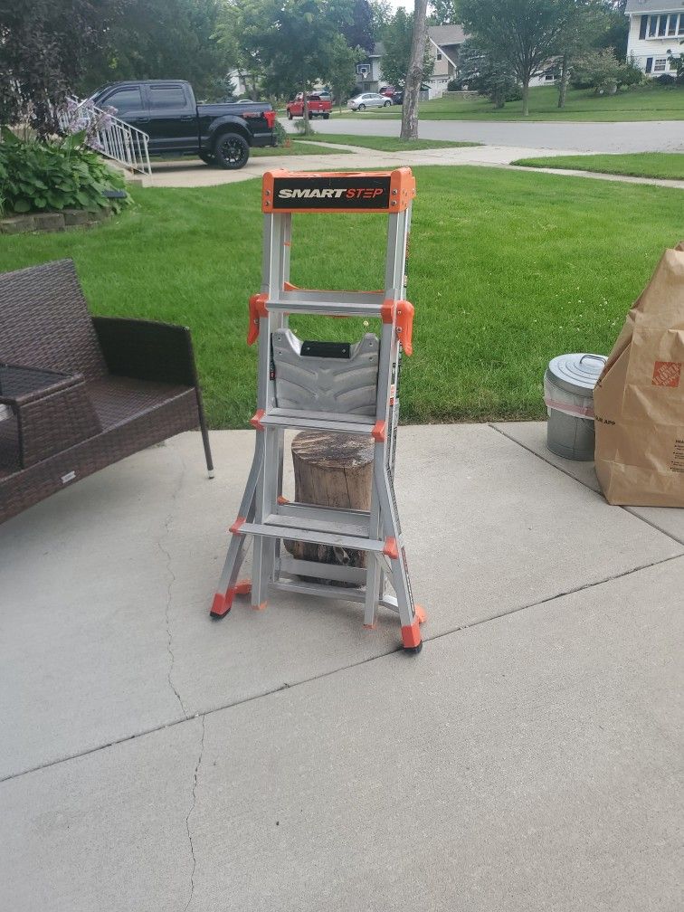 Little GIANT SMART STEP LADDER for Sale in Schaumburg, IL OfferUp
