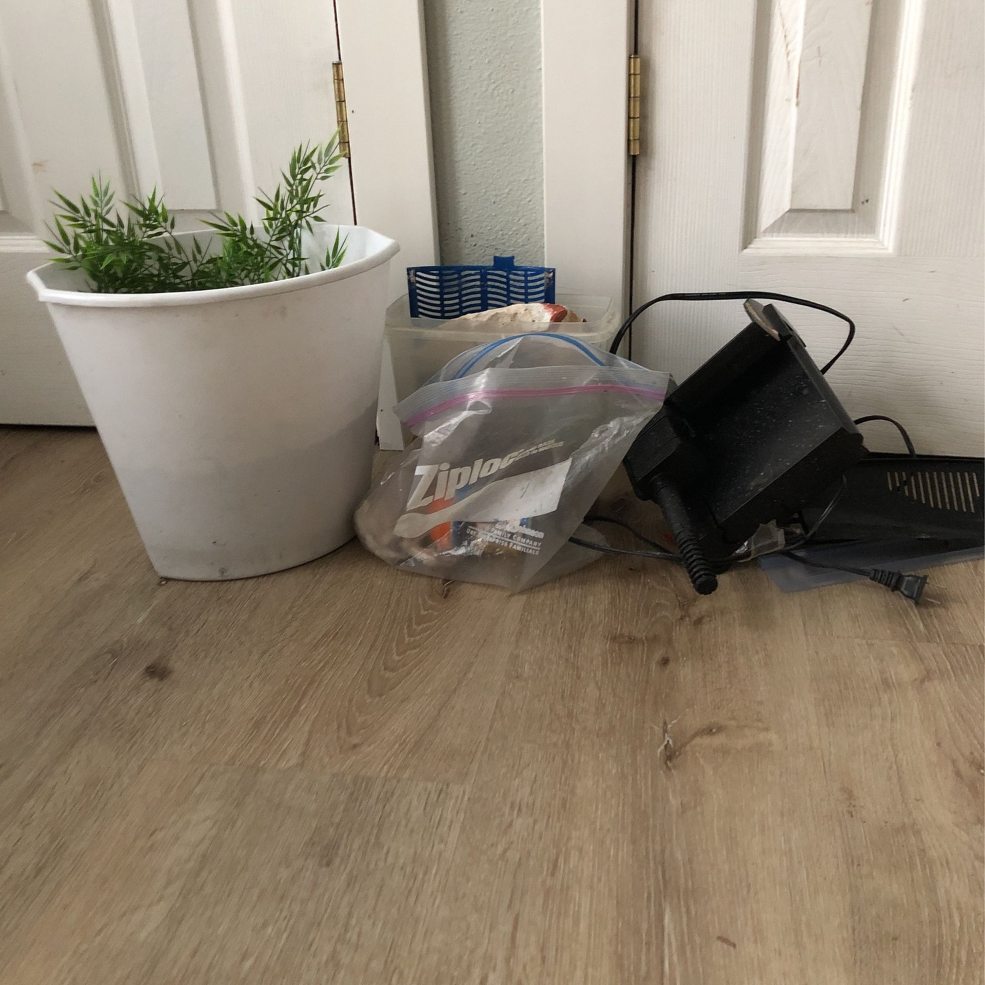 Fish tank supplies