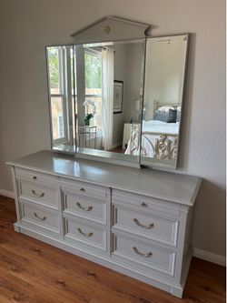 Ethan Allen Solid Cherry Wood 9- Drawer Dresser & Tri-fold Mirror