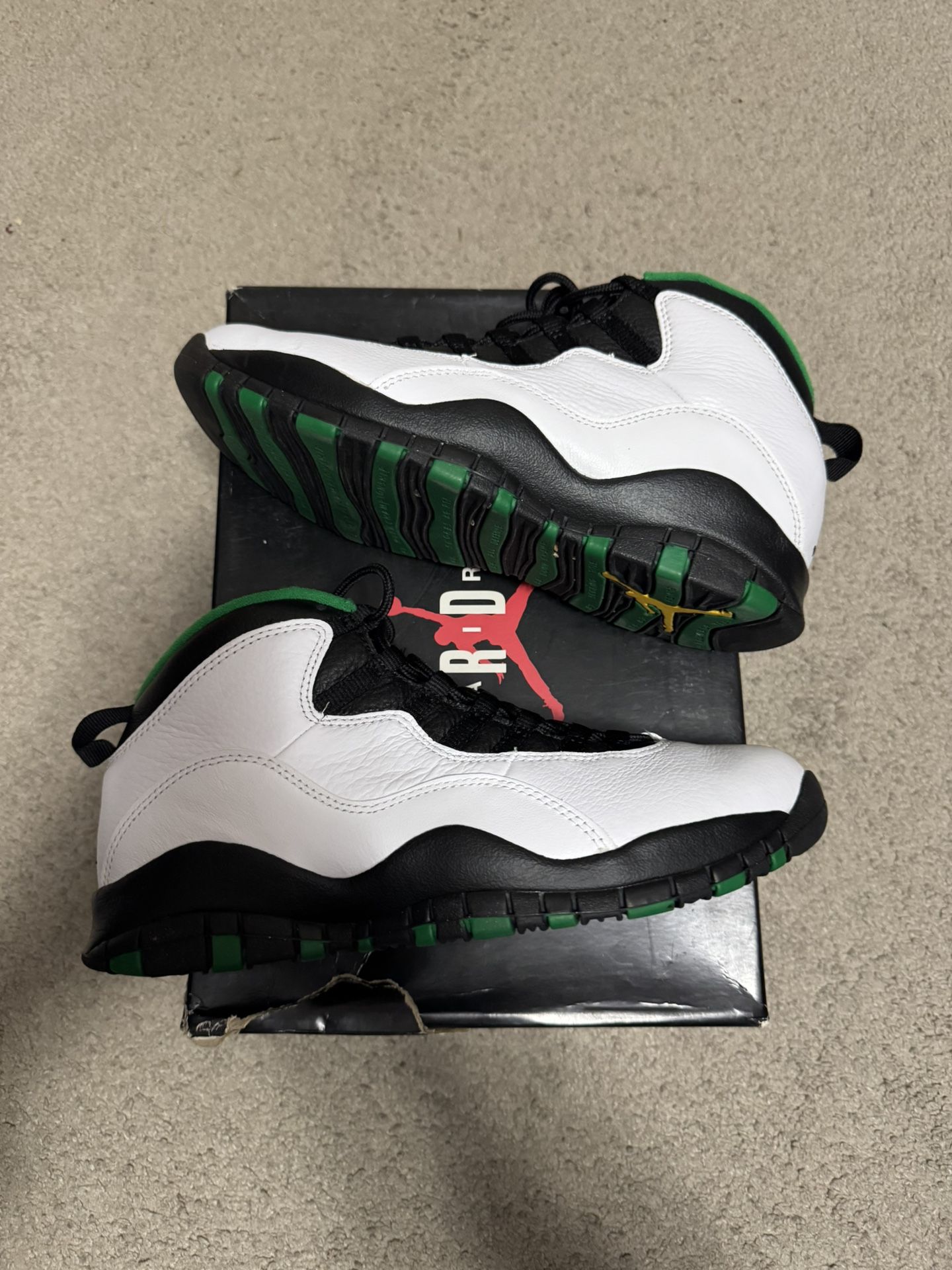 VNDS JORDAN X SEATTLE SIZE 8.5