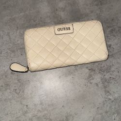 White Women’s Guess Wallet – Stylish and Compact