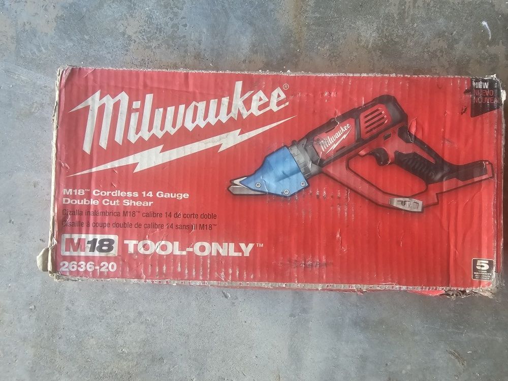 Milwaukee Cordless 14 Gauge Double Cut Shear
